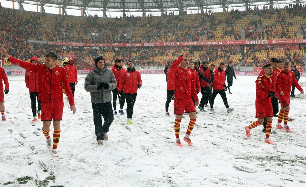 Mróz pokrzyżował plany. Mecz PKO BP Ekstraklasy ponownie odwołany
