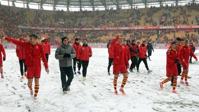 Mróz pokrzyżował plany. Mecz PKO BP Ekstraklasy ponownie odwołany