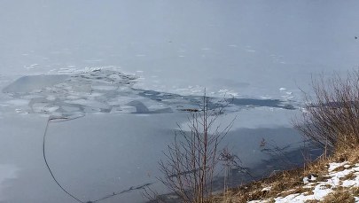 Mróz trzyma, ale lód jest cienki. "Zagrożenie kilka razy większe niż w lecie"