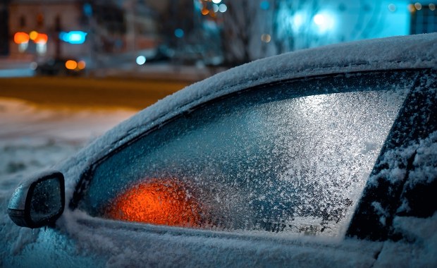 Mróz zaatakuje w nocy. Ostrzeżenia dla 12 województw