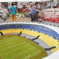 W pracach wykończeniowych przy budowie mazurskiej Maracany uczestniczyło 15 modelarzy. Do budowy używali wycinarki 3D i materiałów odpornych na warunki atmosferyczne