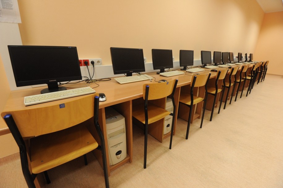 MSW chce, żeby w sieci można było sprawdzić liczbę punktów karnych /Grzegorz Jakubowski /PAP