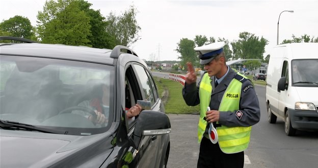 MSW i KGP wciąż rozważają podwyżkę mandatów - nawet do 2 tys. zł. /Motor