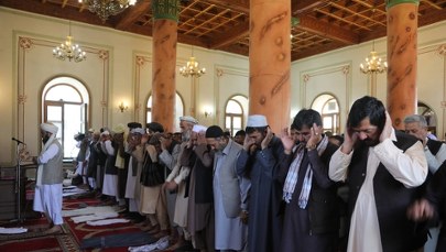 ​MSWiA potwierdza udział Polski w spotkaniu z talibami. Biedroń: To jak usiąść do stołu z diabłem