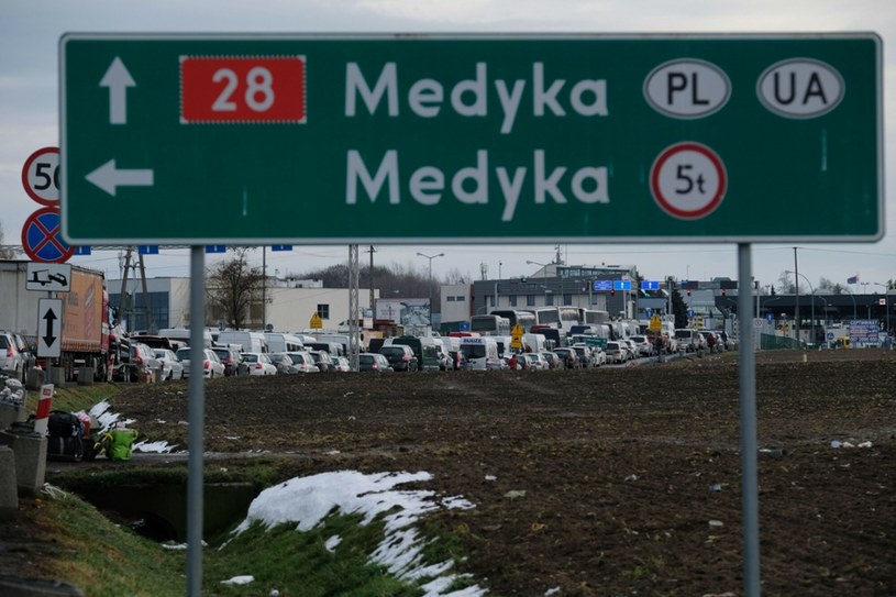 MSZ apeluje, aby polscy obywatele opuścili zagrożone tereny Ukrainy /LUKASZ SOLSKI/East News /East News