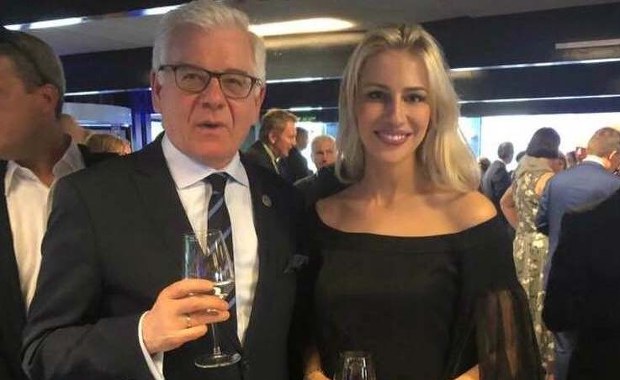 MSZ o zdjęciu szefa polskiej dyplomacji z Angeliką Jarosławską: Niefortunne