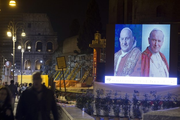 Msza kanonizacyjna rozpocznie się w niedzielę o godz. 10 /MASSIMO PERCOSSI /PAP/EPA