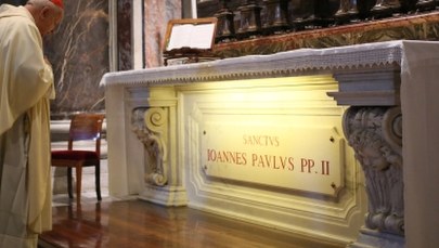 Msza przy grobie Jana Pawła II w dniu jego wspomnienia liturgicznego