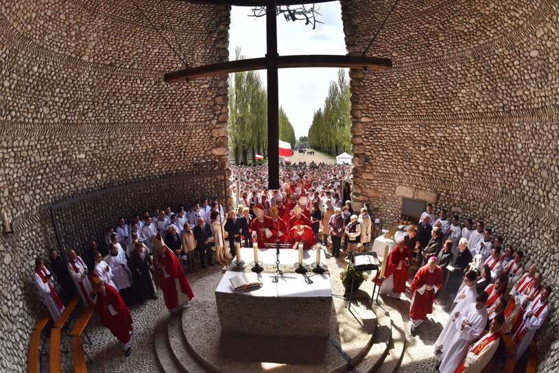 Msza św. w Kaplicy Śmiertelnego Lęku Chrystusa w KL Dachau /PAP/EPA