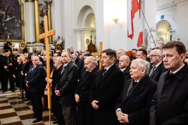 Msza święta w intencji ofiar katastrofy smoleńskiej, z udziałem parlamentarzystów Prawa i Sprawiedliwości /Jakub Kamiński   /PAP