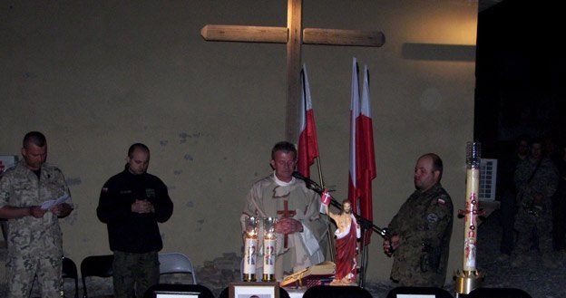 Msza w intencji ofiar katastrofy w Ghazni/fot. mjr Piotr Michrowski /INTERIA.PL