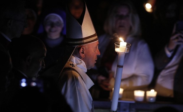 Msza Wigilii Paschalnej. Papież: Dzisiaj odkrywamy, że nasza droga nie jest daremna