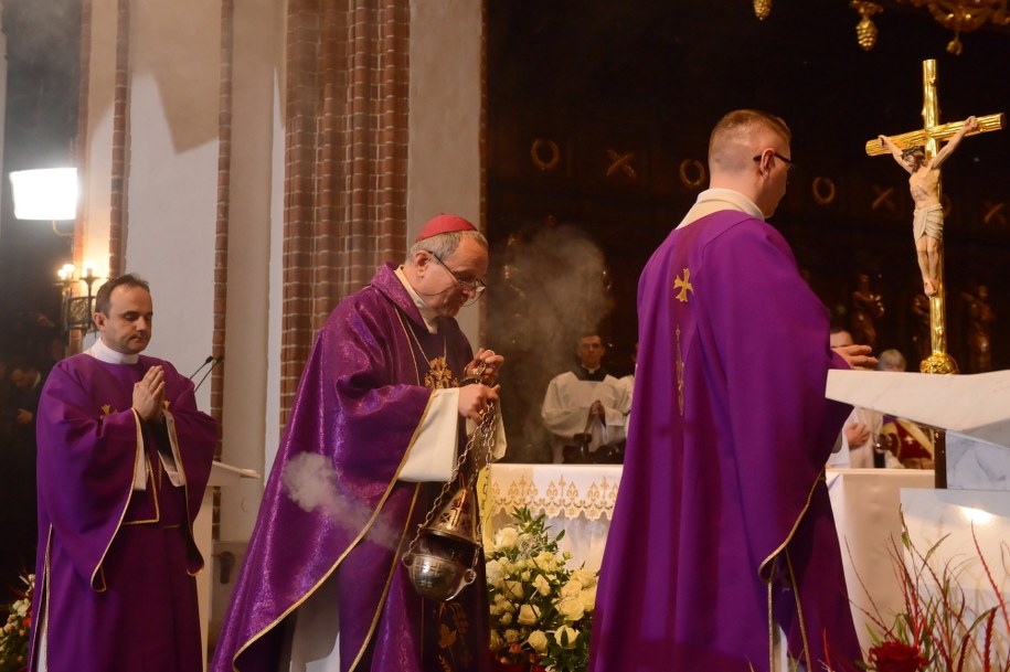 Msza żałobna w intencji Jana Olszewskiego / 	Jakub Kamiński    /PAP