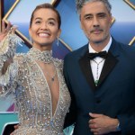 MTV EMA 2022: Rita Ora i Taiki Waititi. Oficjalny debiut ich miłości, która tliła się po cichu