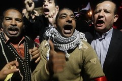 Mubarak podał się do dymisji, Egipcjanie świętują