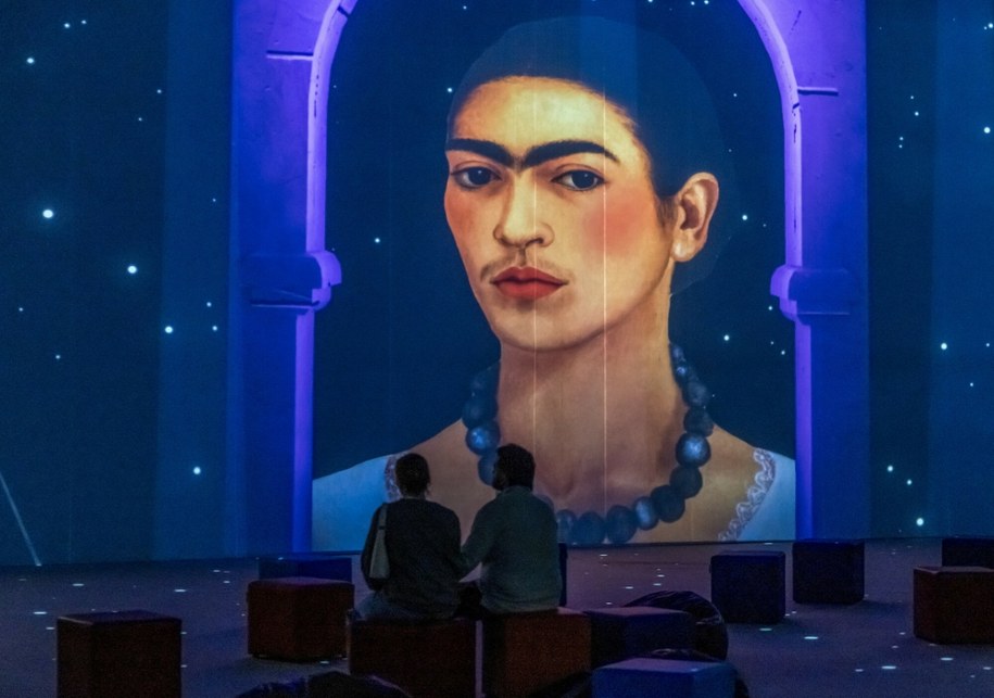 Multimedialna ekspozycja pt. Frida Immersive w Hangarze Czyżyny w Krakowie (zdjęcie poglądowe) /JAN GRACZYNSKI /East News