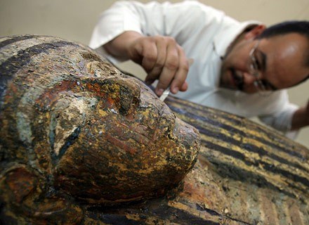 Mumifikowanie zwłok miało zapewnić życie w tamtym świecie... /AFP
