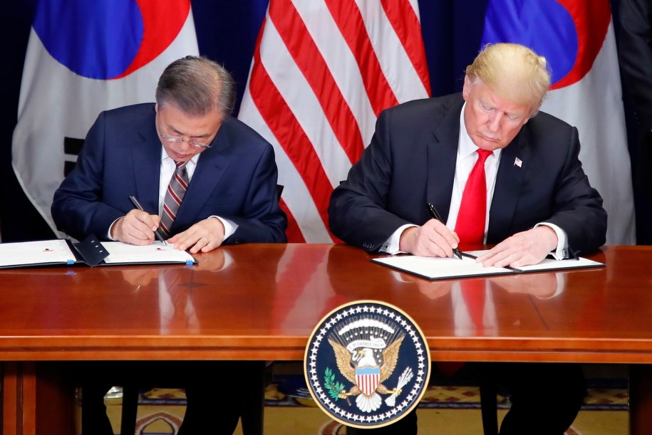 Mun Dze In i Donald Trump /YONHAP   /PAP/EPA