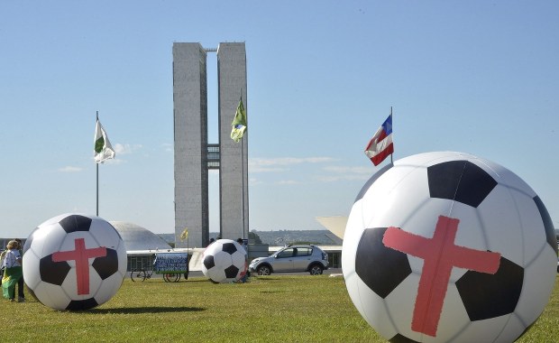 ​Mundial 2014: Biskupi pokazali organizatorom czerwoną kartkę. Poparli protestujących