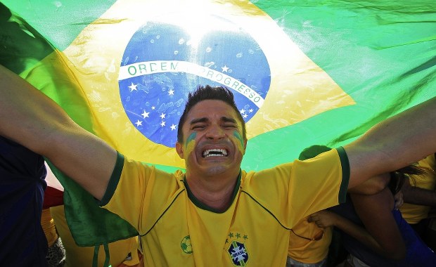 Mundial 2014: Brazylijscy piłkarze doprowadzili kibiców do ataków serca 