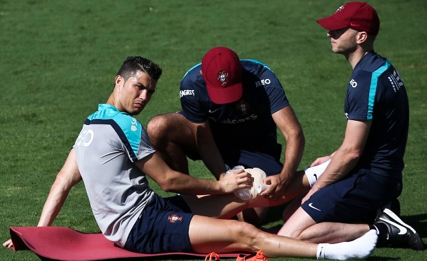 ​Mundial 2014: Cristiano Ronaldo nie dokończył treningu. Zszedł z okładem z lodu