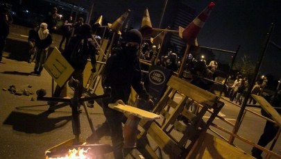 Mundial 2014: Demonstranci starli się z policją. Wybili szyby i zniszczyli auta