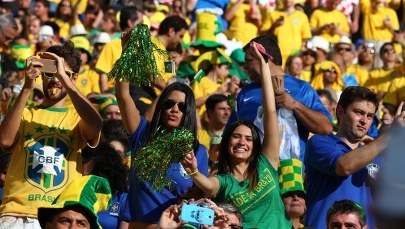 Mundial 2014: Protesty trwają, ale kibice nie zapominają o zabawie 