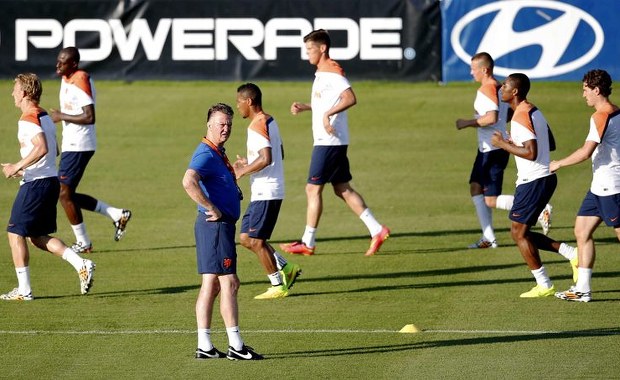 Mundial 2014: Trener Holandii nie ma nic przeciwko żonom piłkarzy