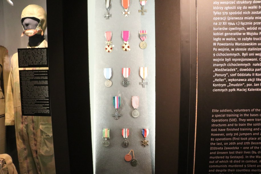 Mundur Cichociemnych w Muzeum Armii Krajowej w Krakowie /Józef Polewka /RMF FM