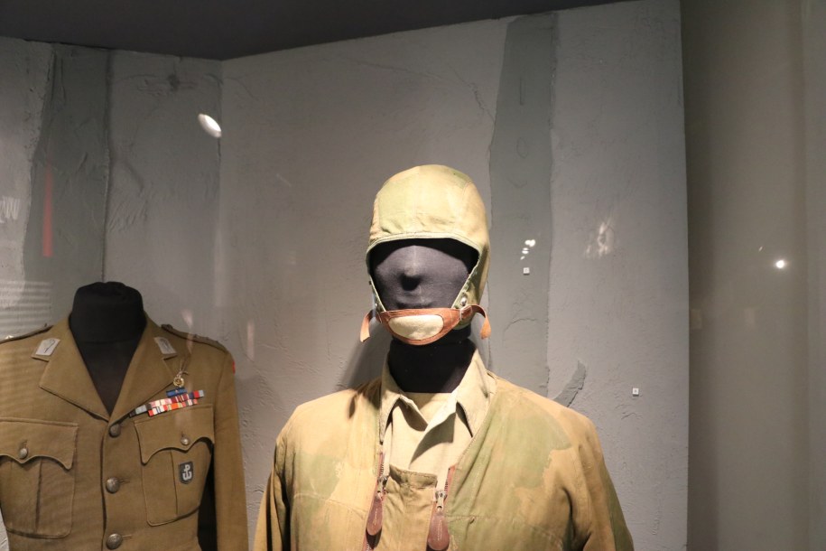 Mundur Cichociemnych w Muzeum Armii Krajowej w Krakowie /Józef Polewka /RMF FM