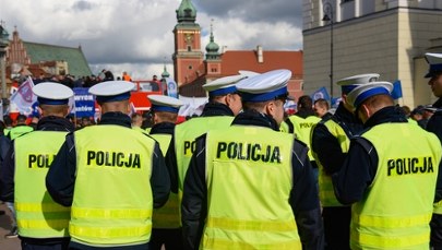 ​Mundurowi idą za ciosem, negocjują kolejne podwyżki