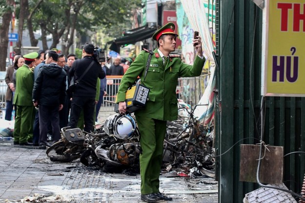 Mundurowi na miejscu zdarzenia /NAM NGUYEN/AFP /East News