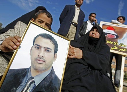 Muntazer al-Zaidi (na fotografii), z dnia na dzień urósł do rangi bohatera irackiej ulicy. /AFP