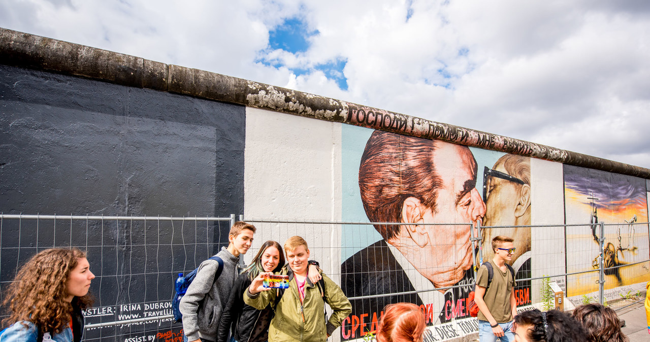 Mur berliński do 1989 roku oddzielał Berlin Zachodni od NRD. Niewiele jest jego pozostałości. /123RF/PICSEL