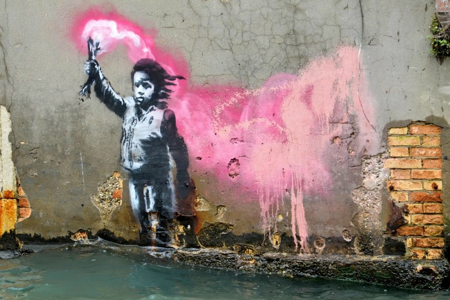 Mural Banksy’ego - „The Migrant Child” /MARCO SABADIN/AFP /East News