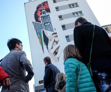 Mural na cześć Davida Bowiego odsłonięty w Warszawie