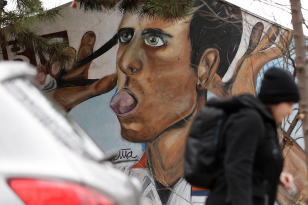 Mural przedstawiający Novaka Djokovica na budynku w Belgradzie /EPA/ANDREJ CUKIC /PAP