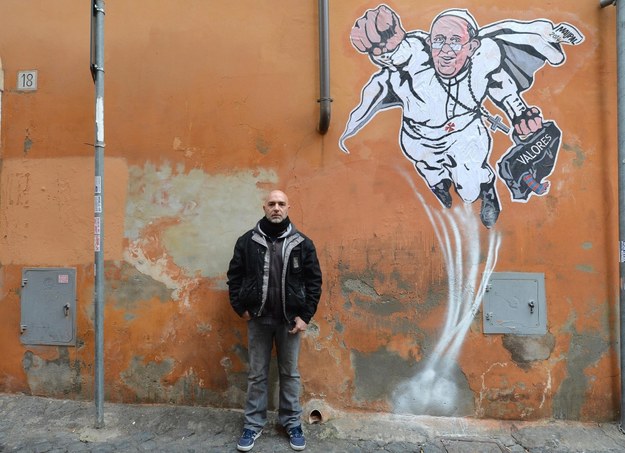 Mural super-papież /ETTORE FERRARI /PAP/EPA