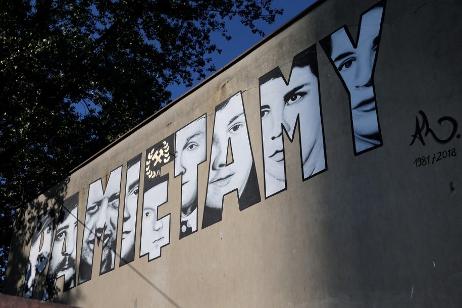 Mural upamiętniający dziewięciu górników w kopalni Wujek / 	Andrzej Grygiel    /PAP