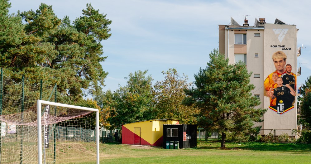 Mural z Matą, ambasadorem EA Sports FC 25 w Polsce, w Ostrowie Lubelskim przy boisku LKS Tajfun Ostrów Lubelski /materiały prasowe