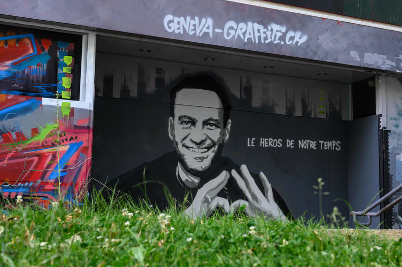 Mural z portretem Aleksieja Nawalnego w Genewie / FABRICE COFFRINI /East News