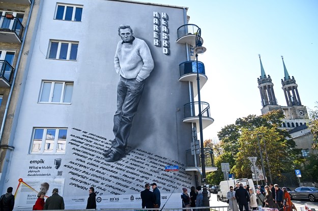 Mural z wizerunkiem Marka Hłaski /Radek Pietruszka /PAP