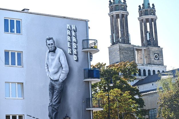 Mural z wizerunkiem Marka Hłaski /Radek Pietruszka /PAP