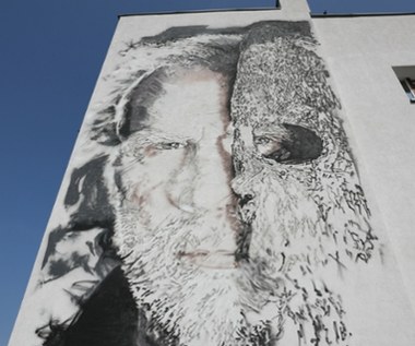 Mural z wizerunkiem Romana Kostrzewskiego w Bytomiu. Codziennie mijają go tysiące aut