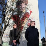 Mural z wizerunkiem Włodzimierza Smolarka przy stadionie Widzewa Łódź