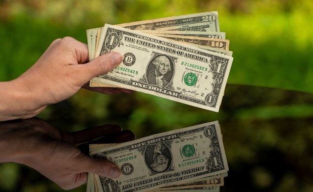 Musieli spać w kurtkach. Ceny energii uderzają w Amerykanów