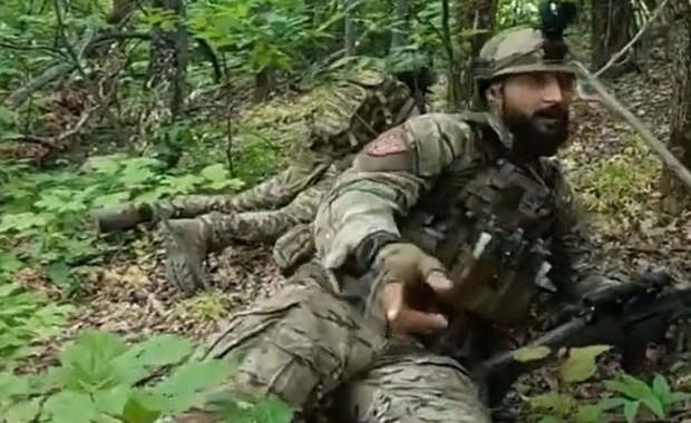 "Musimy ruszać albo zginiemy". Film z walk, na którym słychać Bena Granta, syna brytyjskiej parlamentarzystki 