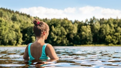 Musisz to wiedzieć zanim wykąpiesz się w jeziorze. Lekarze ostrzegają
