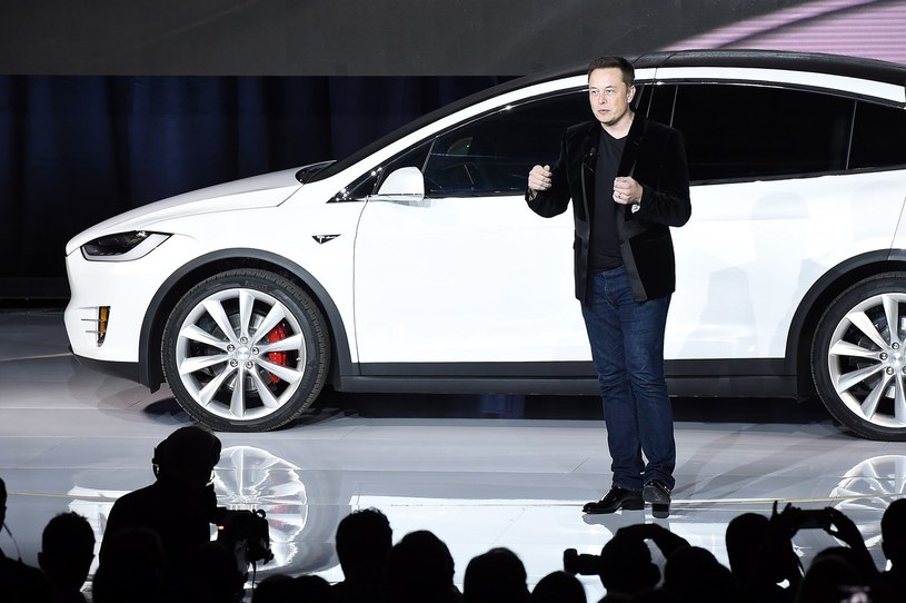 Musk zapewnia, że Tesla zacznie zarabiać w tym roku /AFP
