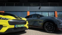 Mustang kontra Nismo. Który elektryk daje więcej frajdy z jazdy?